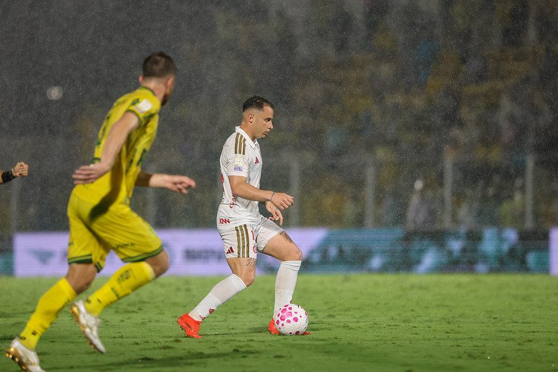 Inter é derrotado pelo Mirassol e segue no Z4 após expulsão de Matheus Cunha
