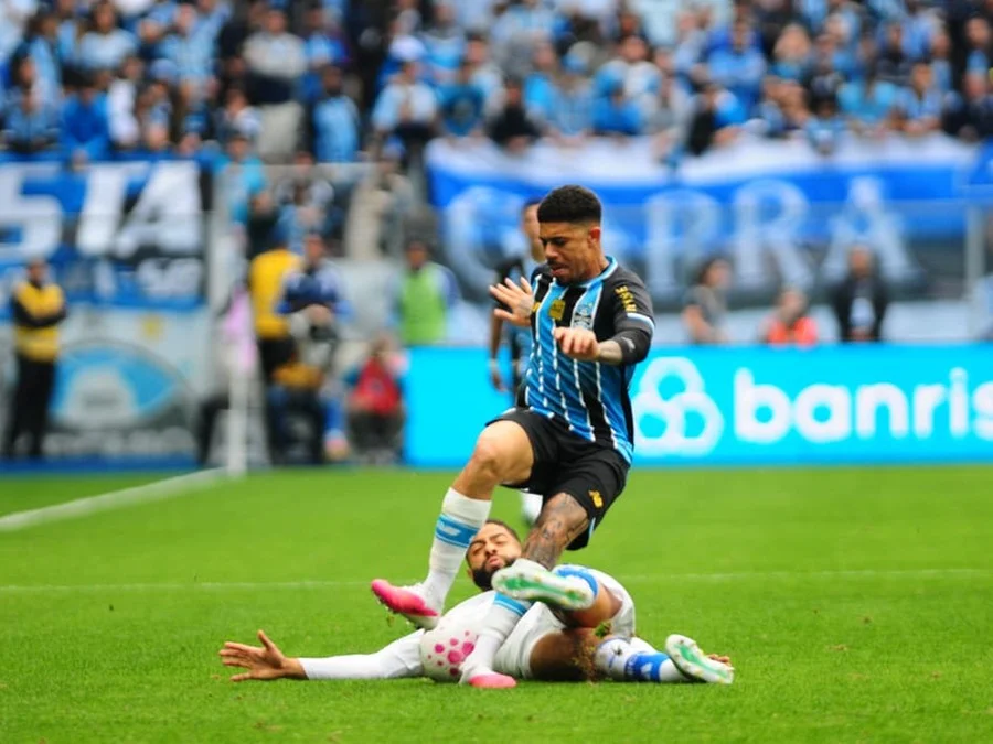 Grêmio sofre nova virada do Cruzeiro e termina rodada no Z-4