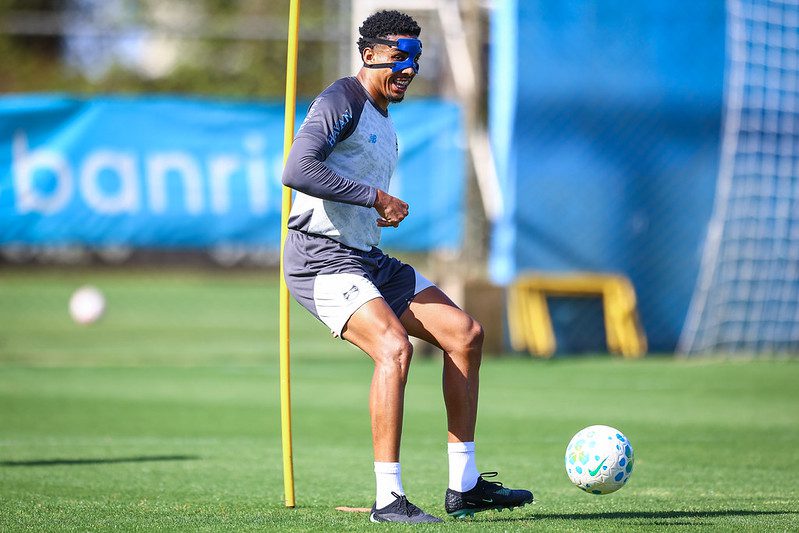 Grêmio prepara retorno de Wallace e mudanças no meio para enfrentar o Coritiba