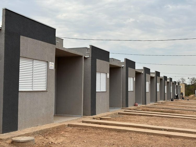 PLOA de Mato Grosso prevê R$ 490,03 milhões para políticas habitacionais em 2027