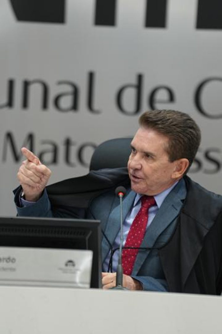 PF aponta pagamentos de R$ 15,4 milhões a presidente do TCE-MT fora da folha convencional