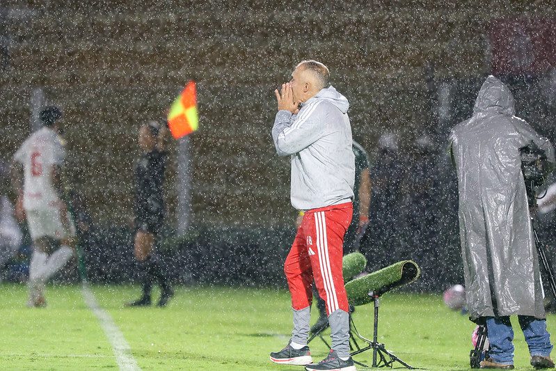 Inter perde para o Mirassol, mas Eduardo Baptista projeta reação no Brasileirão