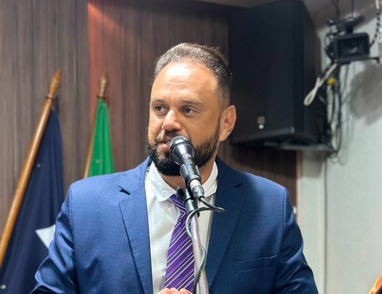 Denúncia relata revista e recolhimento de celular antes de reunião política em Várzea Grande