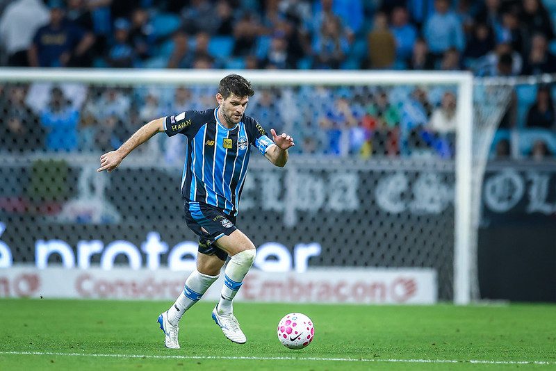 STJD desclassifica denúncia, e Kannemann fica disponível para duelo com Athletico-PR