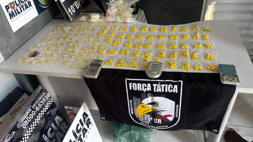 Homem é detido em Cuiabá com 321 comprimidos de ecstasy e equipamentos para tráfico