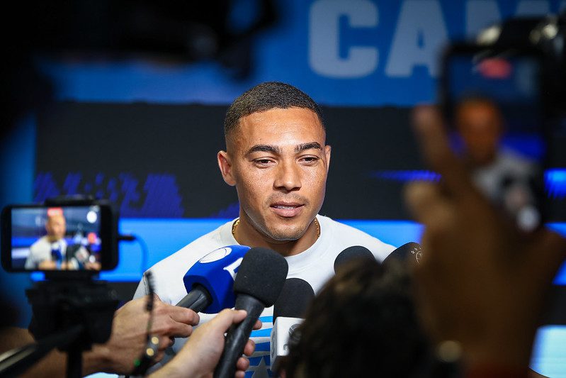 Carlos Vinicius nega acordo com Atlético-MG e concentra atenção na luta do Grêmio